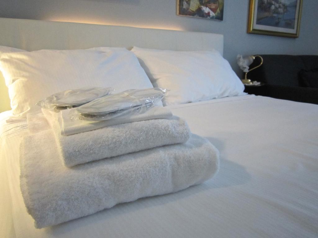 Aiello Suites Executive Milánó Szoba fotó